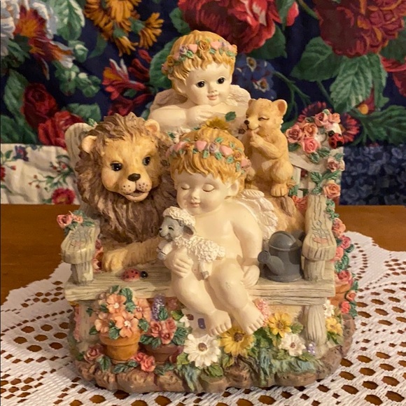 Cherub angels peace among enemies music figurine
